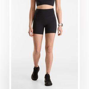 Arcteryx Women’s Sport Outdoor Exercise Black Essent High Rise Biker Shorts 5”